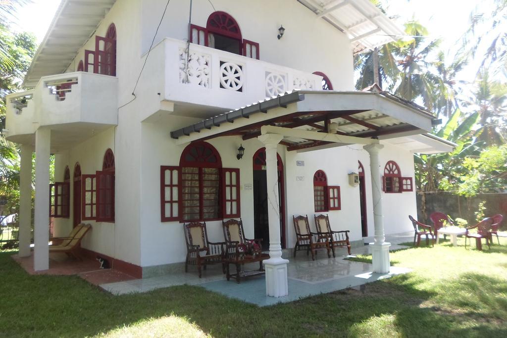 Raj Villa Kumarakanda Хиккадува Экстерьер фото