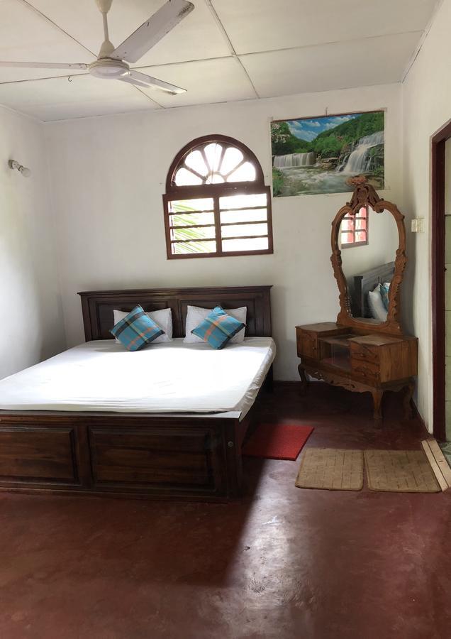 Raj Villa Kumarakanda Хиккадува Экстерьер фото