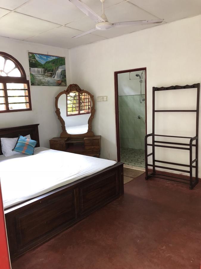 Raj Villa Kumarakanda Хиккадува Экстерьер фото