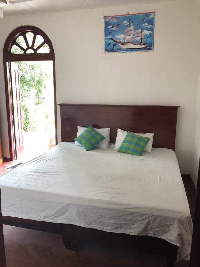 Raj Villa Kumarakanda Хиккадува Экстерьер фото